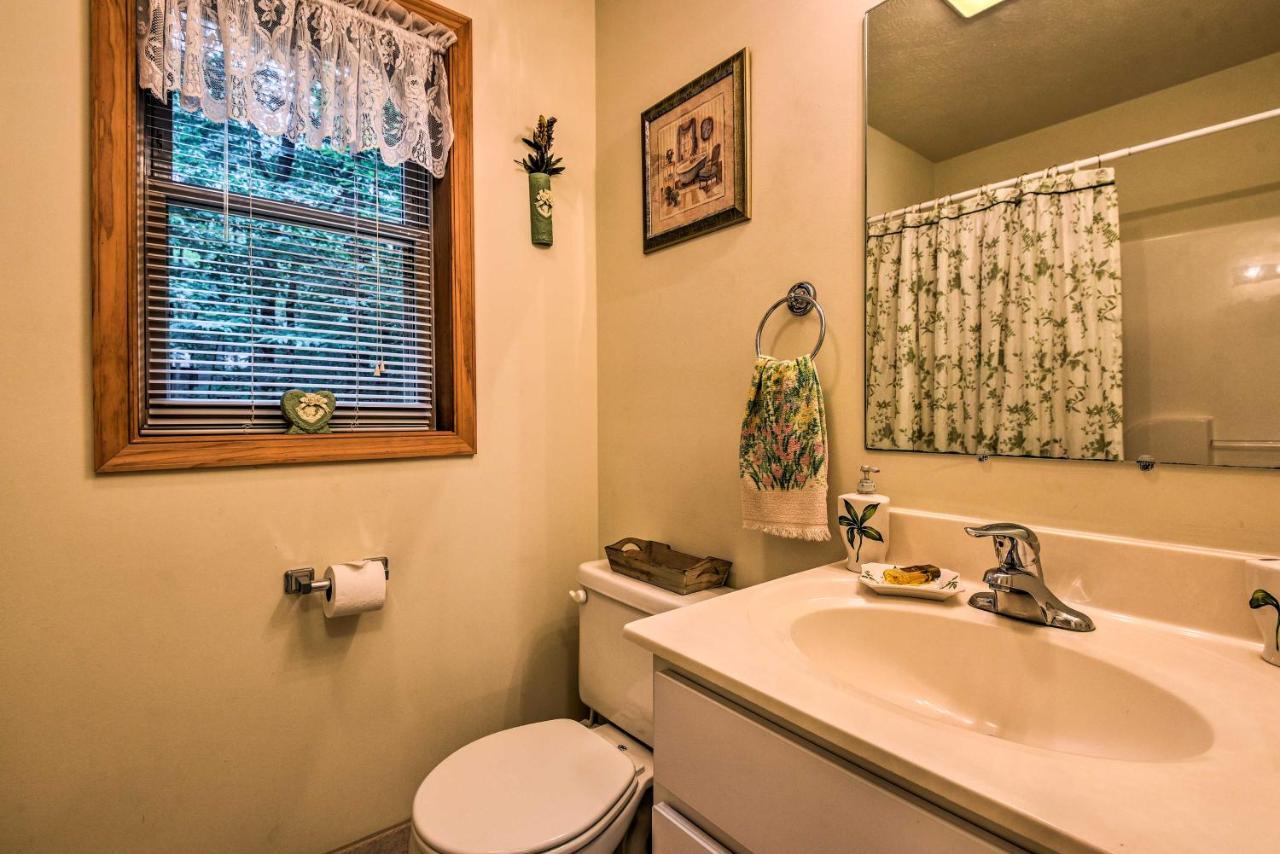 Pocono Mountain Home With 3 Community Lakes! Gouldsboro Exterior foto